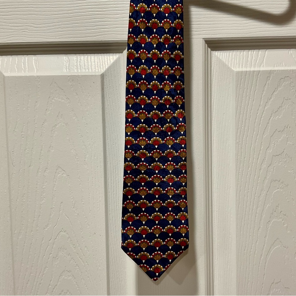 Elegant Blue and Red Patterned Men's Tie